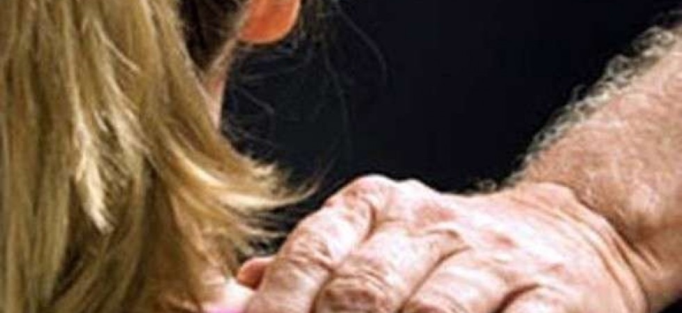 Molestata a 11 anni dal compagno della mamma, 53enne denunciato