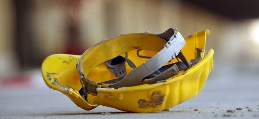Foto archivio Ancora una tragedia sul lavoro, muore un 25enne schiacciato dall'escavatore