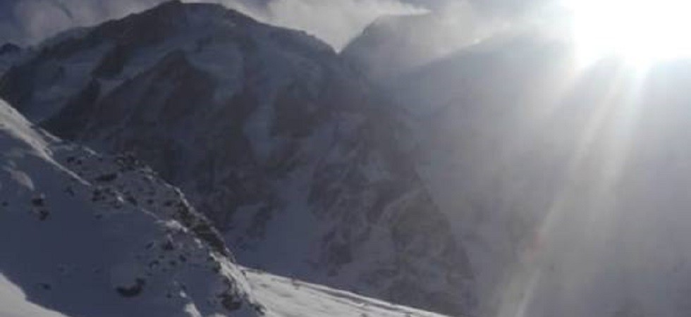 Nanga Parbat, perlustrazione in elicottero fino a 7 mila metri ma nessuna traccia di Tom e Daniele