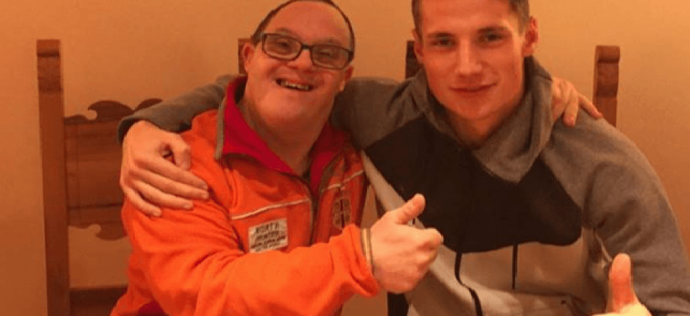 Pinamonti con uno dei ragazzi della scuola di ciclismo fuoristrada