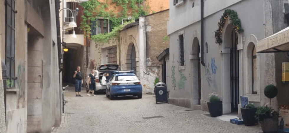 Entra nel negozio e trova la titolare senza sensi