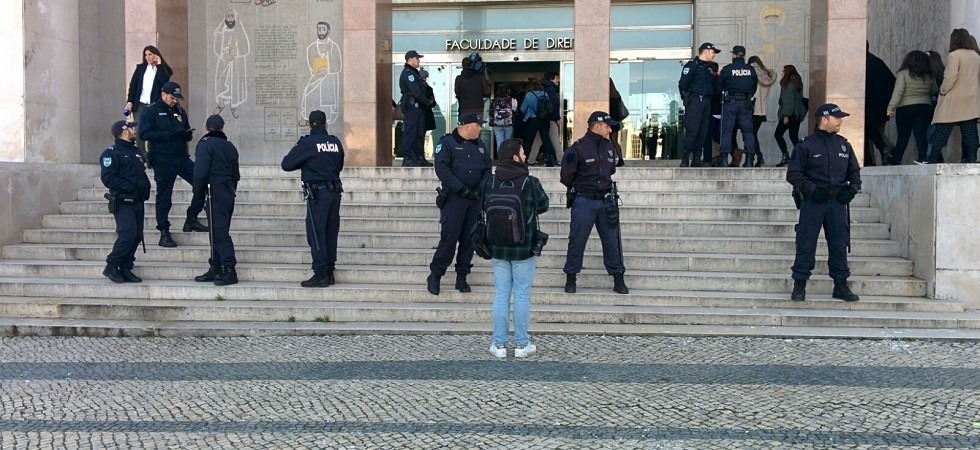 Gli studenti protestano, serrata alla facoltà di giurisprudenza di Lisbona, il racconto di una studentessa trentina
