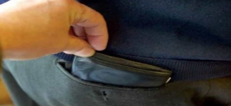 Trento, ruba il portafoglio ad un anziano mentre è in autobus