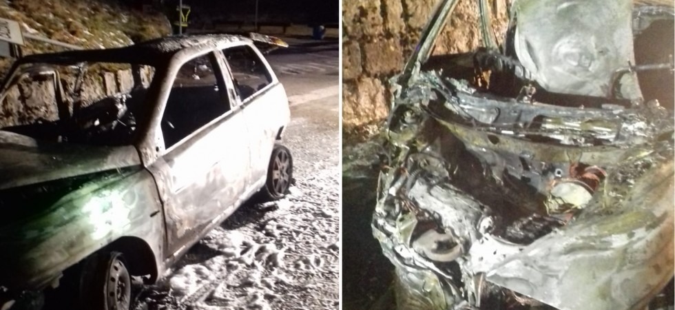 Perdono il controllo dell'auto, si schiantano contro un muro e scoppia un incendio, coinvolti cinque 20enni