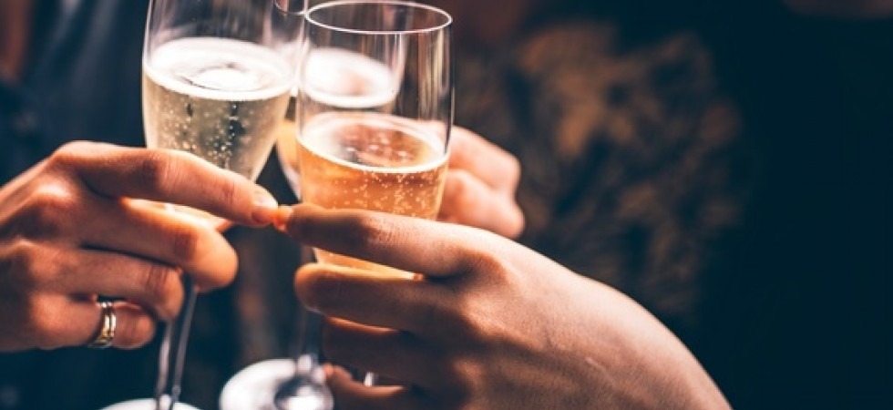 Serve alcol a dei 15enni, mille euro di multa per un barista di Trento