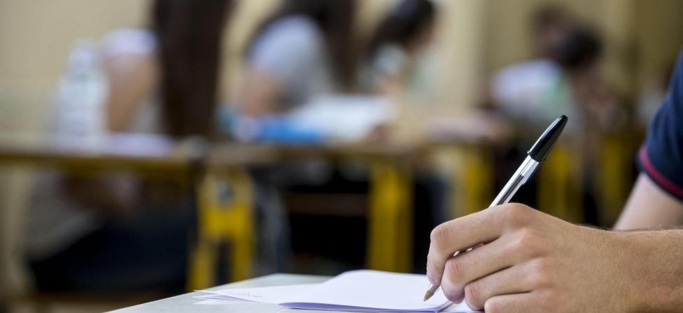 È l'ultimo giorno di scuola, ma oltre 9.000 ragazzi sono in attesa degli esami