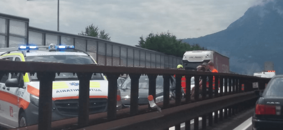 Incidente a catena sull'A22, coinvolte dieci persone e quattro macchine