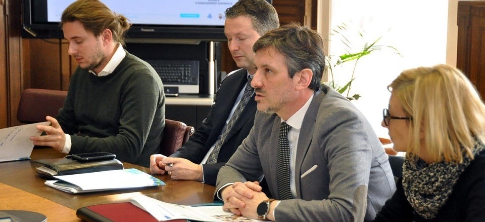 Dieci anni di residenza anche per accedere al Progettone?