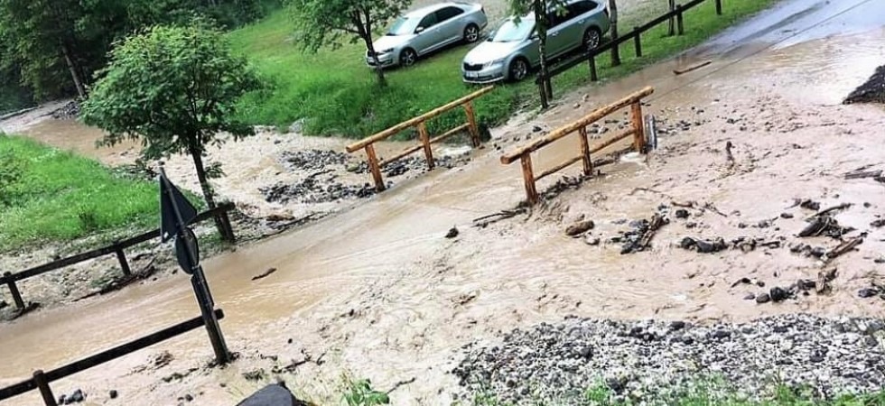 Foto tratte da Facebook - DoloMitici! Acqua e fango mettono in ginocchio una valle, oltre 300 le persone portate in salvo