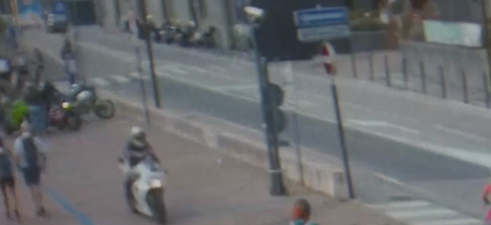 Si è costituito il motociclista che aveva trascinato un poliziotto per 400 metri e poi era scappato