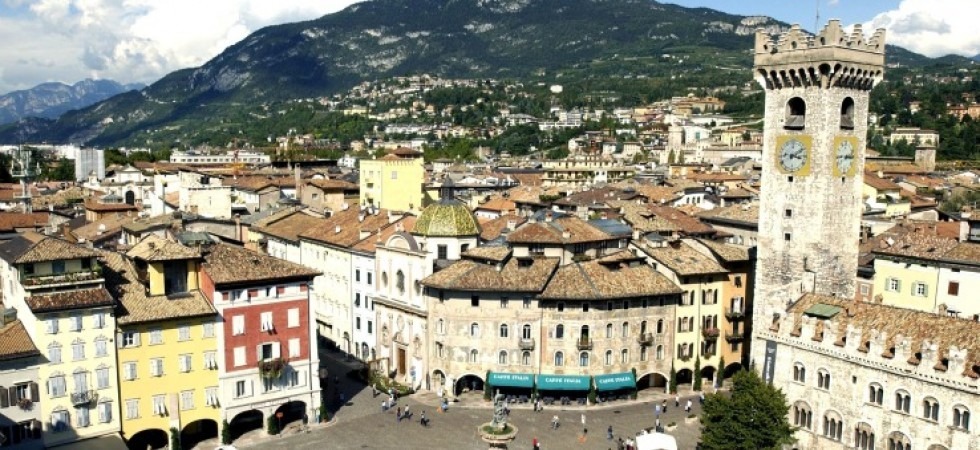 Pulizia delle strade e tinteggiatura dei muri imbrattati