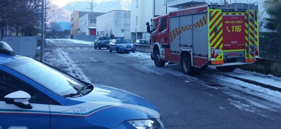 Minaccia di far esplodere una bombola del gas, panico a Trento nord