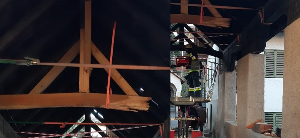 Ignora il divieto ed entra con il camion nel ponte sfondando le travi