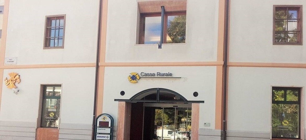 Fanno esplodere due bancomat in Valsugana, bottino da quasi 30 mila euro