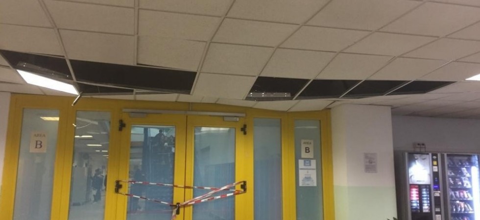 Rischia di cedere il controsoffitto, paura all'istituto don Milani