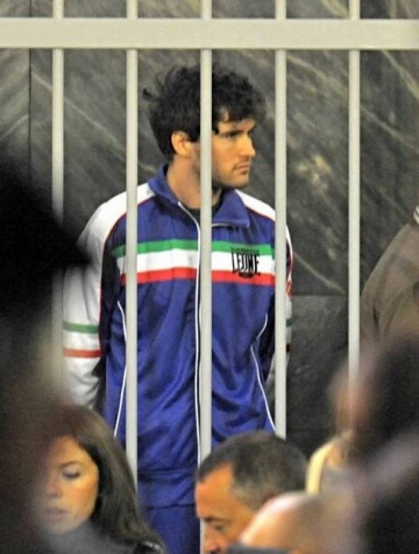 L'imputato Alexander Boettcher, in basso l'avvocata Graffer
