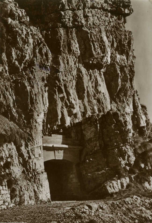 Ingresso della strada delle 52 gallerie o della I armata presso Passo di Campiglia (Credits to Museo della Guerra)