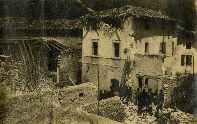 L'ospedale civile di Avio colpito da un proiettile di grosso calibro (Credits to Museo della Guerra)
