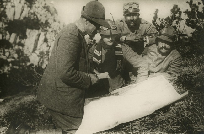 Cesare Battisti prepara l'attacco al monte Corno (Credits to Museo della Guerra)