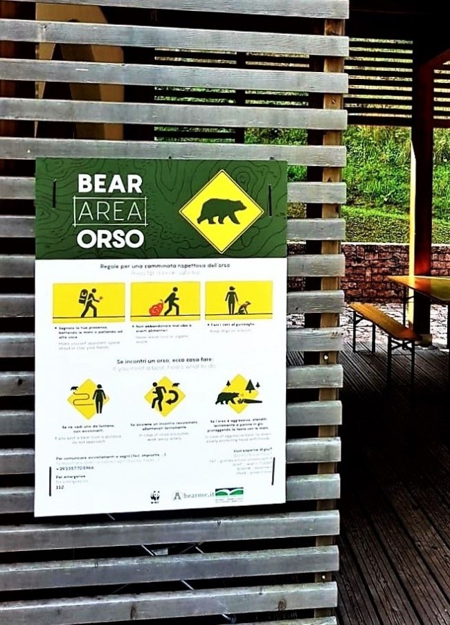 Uno dei pannelli informativi realizzati dal Wwf in collaborazione con BearMe