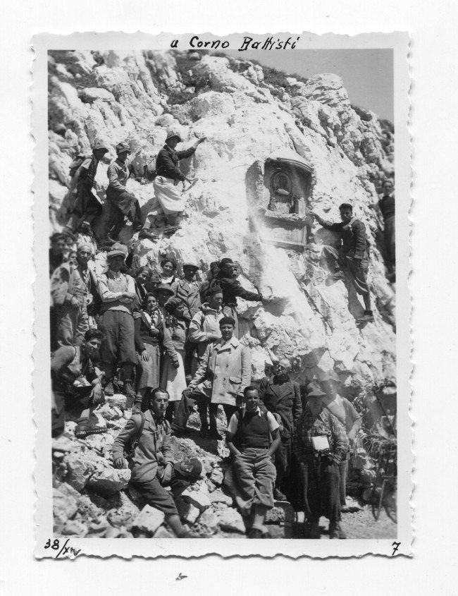 10 luglio 1938, gita della Sat sul Corno Battisti nell'anniversario della sua impiccagione (Credits to Museo della Guerra)