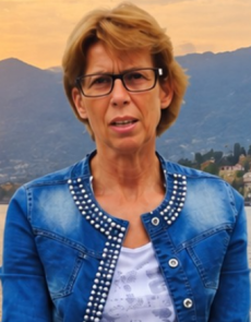 Iris Molinari in Busana