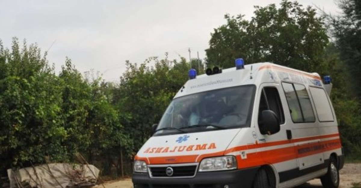 Era senza caschetto e viene colpita da un sasso, ferita giovane ...