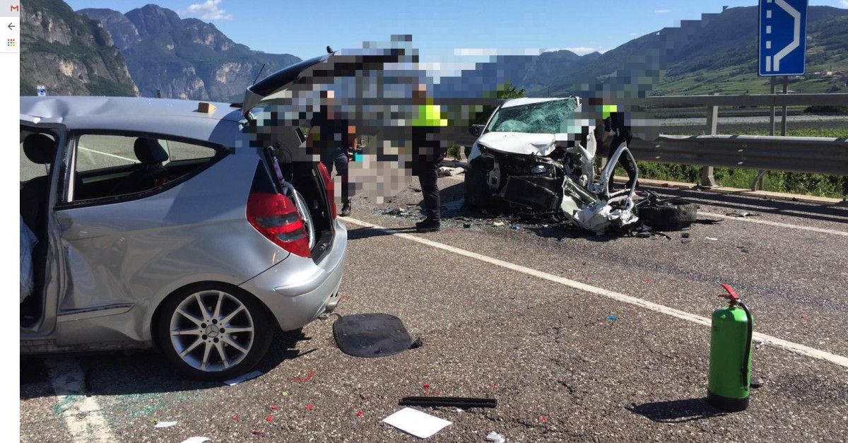 Scontro frontale tra due auto, trasportata in ospedale una bimba di 7 ...