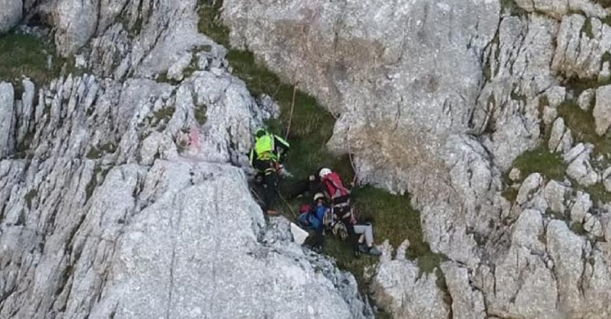 Vola in parete per 50 metri e sbatte contro la roccia, alpinista 50enne ...