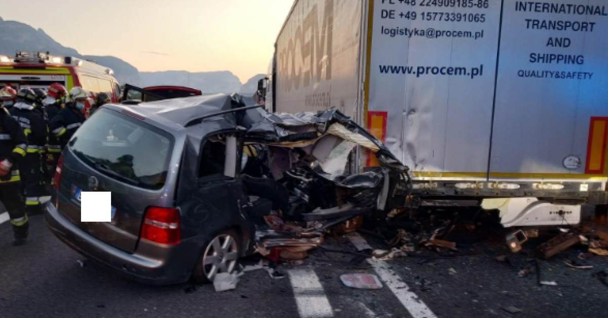 Tragedia in Autostrada, un morto e un ferito grave: auto tampona ...