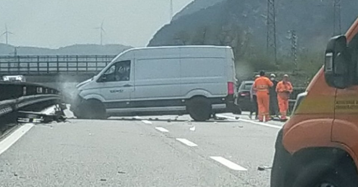 Ennesimo grave incidente in A22 tra furgone e autoarticolato, un ...