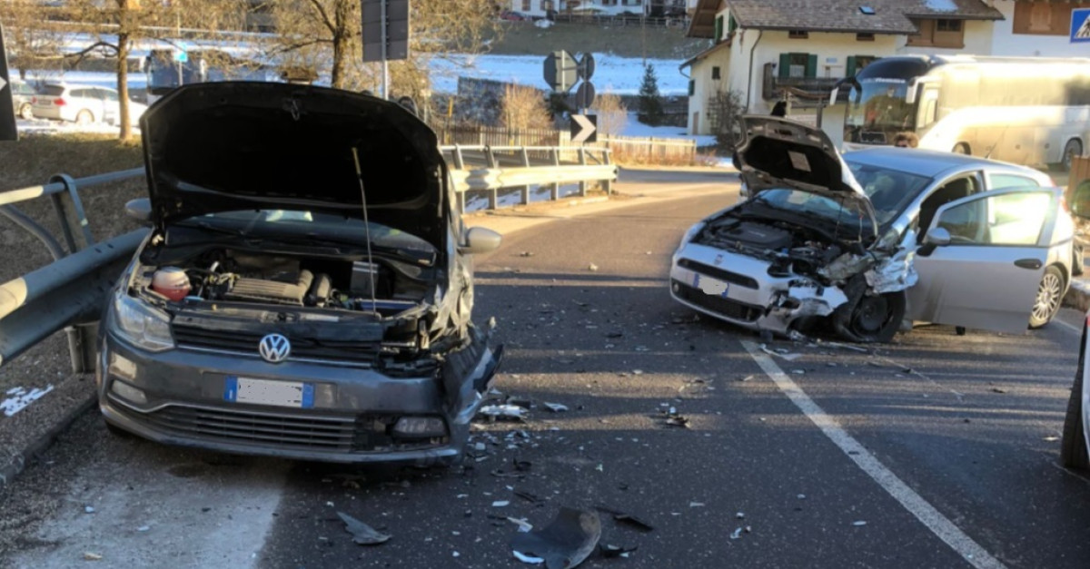Violento scontro frontale (FOTO), due ragazze trasportate in ospedale ...