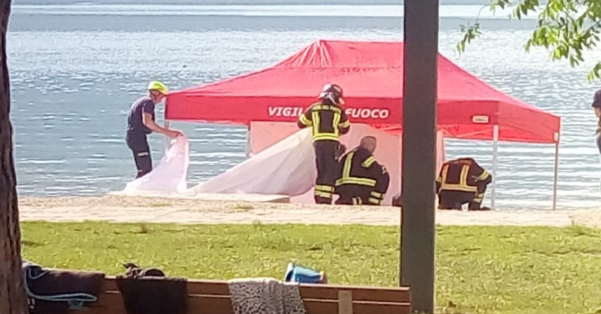 Tragedia al lago, una donna di 65enne accusa un malore in acqua e muore ...
