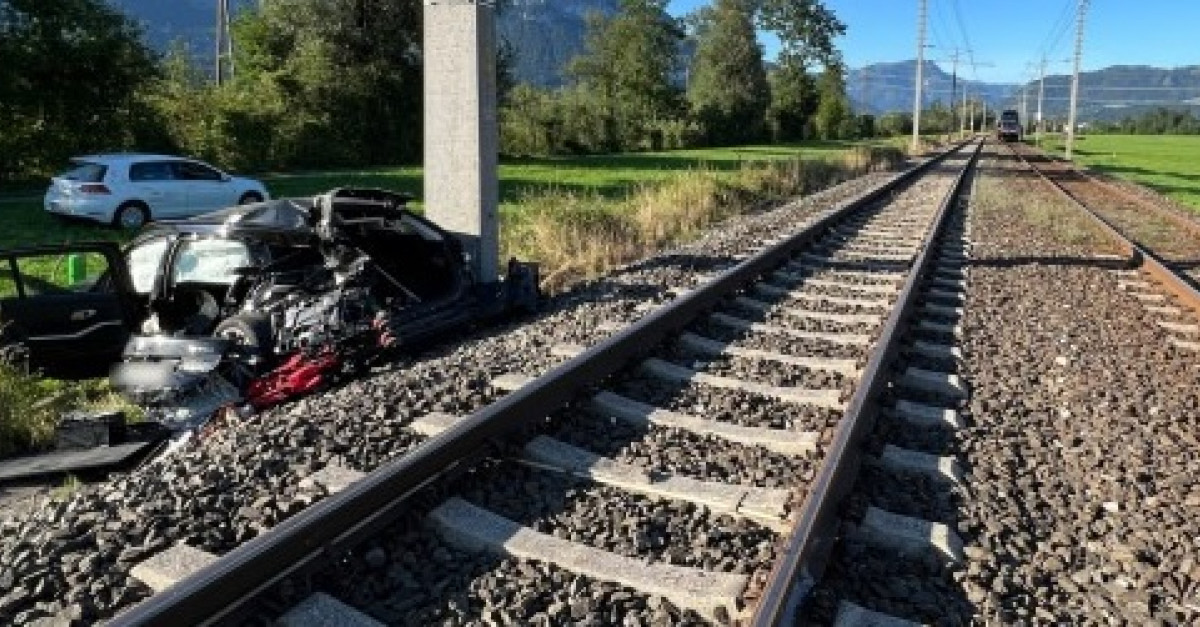 Auto travolta da un treno, dopo la morte del bimbo di 4 anni nelle ...