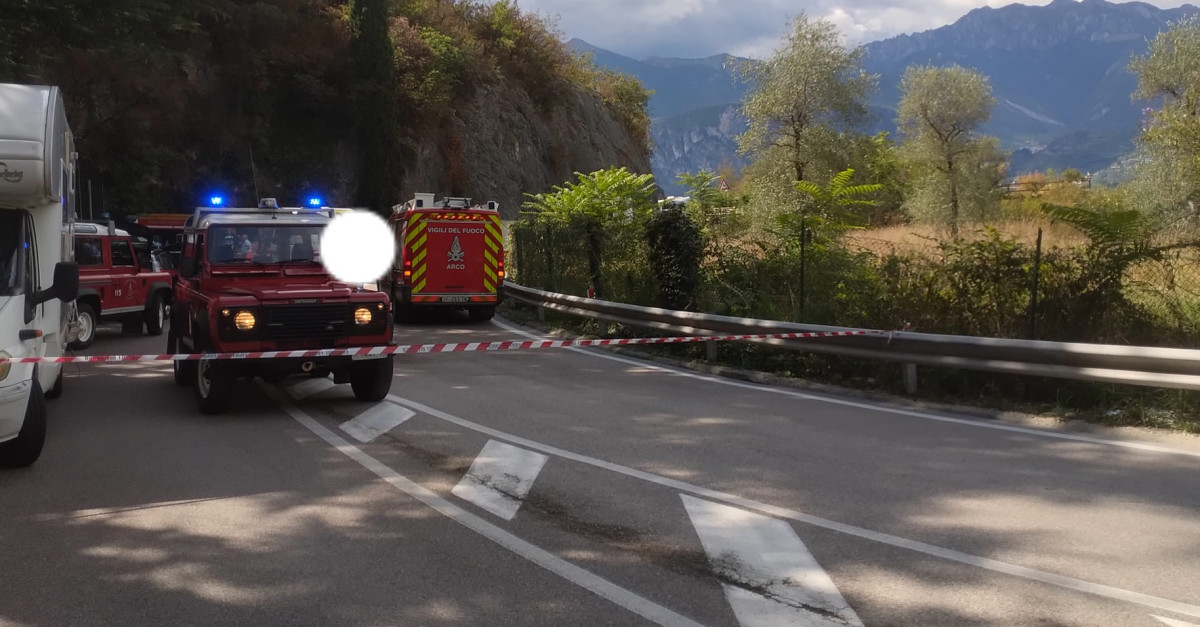 Schianto sulla Maza, con la moto finisce per scontrarsi con un camper e ...