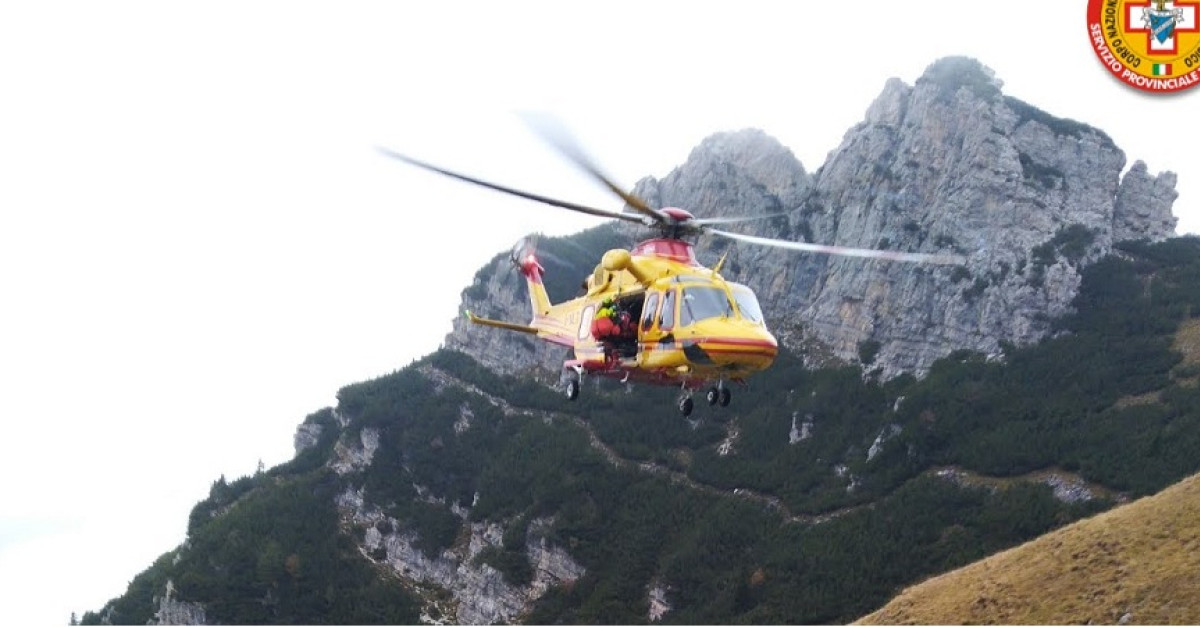 Precipita per 80 metri in un canalone davanti al compagno di escursione ...
