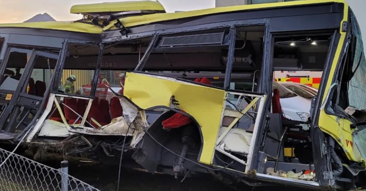 Scuolabus travolto da un treno merci in Tirolo: gravi due bambini e l ...