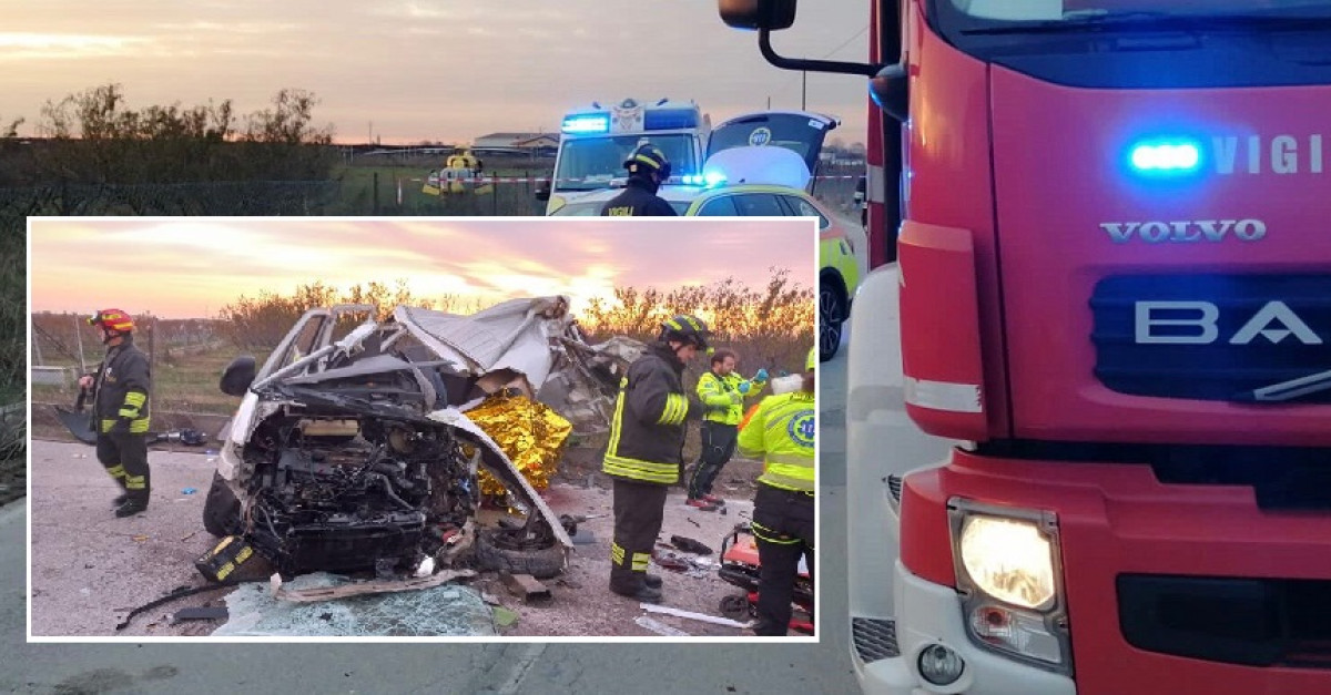 Lo schianto contro un camion e il furgone diventa un groviglio di ...