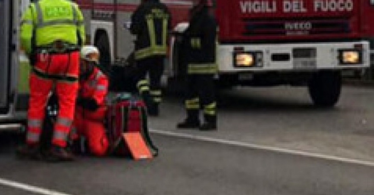 Precipita dall'impalcatura e fa un volo di oltre 3 metri: drammatico ...