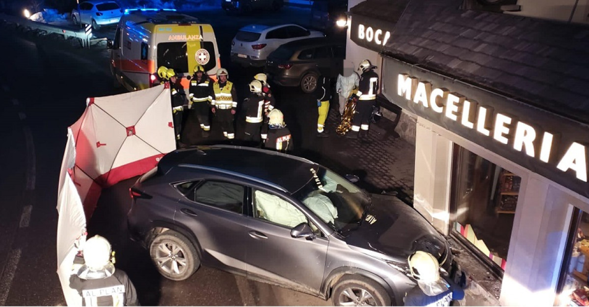 Incidente tra due auto (FOTO) e un mezzo si schianta contro la ...
