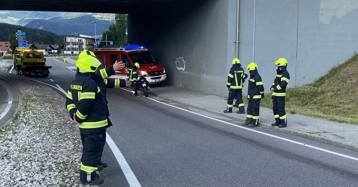 Perde il controllo della moto e si schianta: un 25enne trasportato in ...