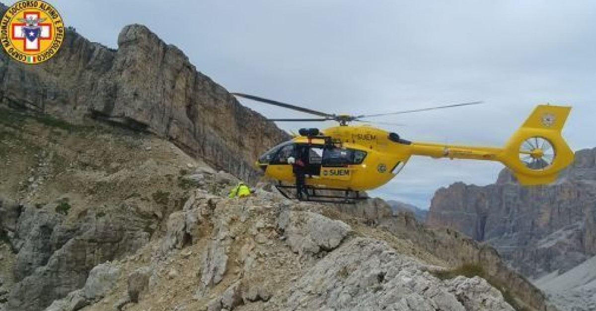 Inciampa sul sentiero e precipita in un ghiaione per un centinaio di ...