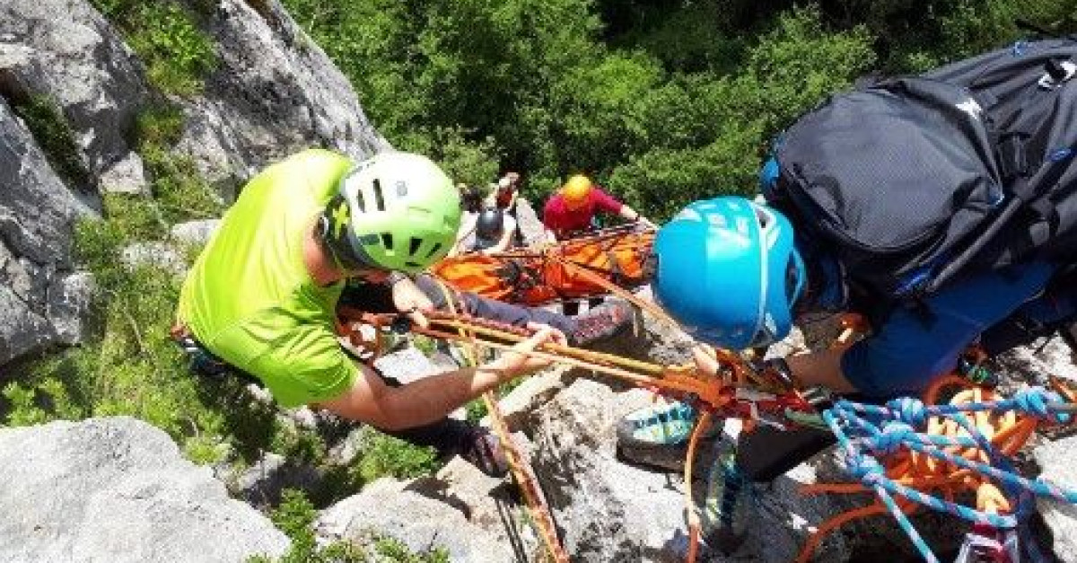 Tragedia sulla ferrata, a 48 anni muore sotto gli occhi del figlio e ...