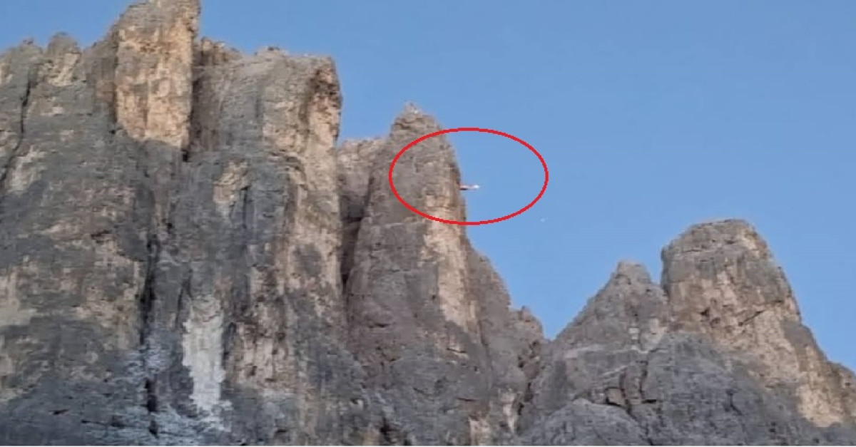Scivola da una cengia in un canale di ghiaia e rimane bloccata e ferita ...
