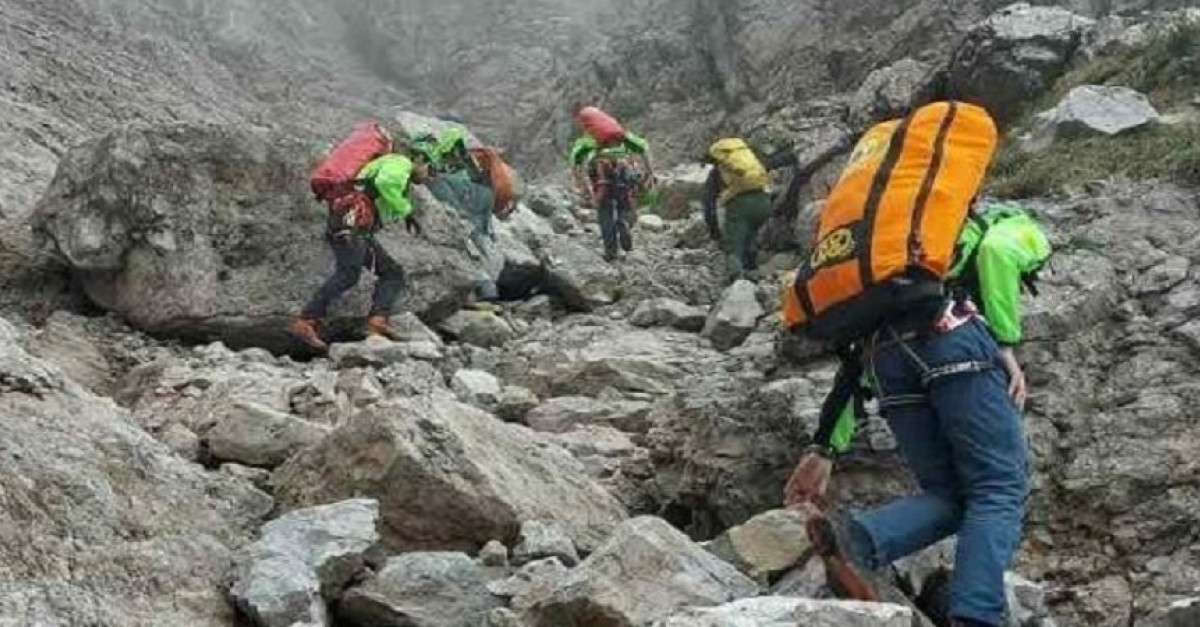 Tragedia in montagna, muore travolto da una scarica di sassi: ferita la ...