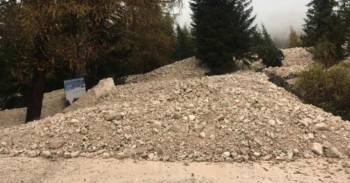 “Questa volta è toccata a noi”. Una grossa colata detritica blocca la