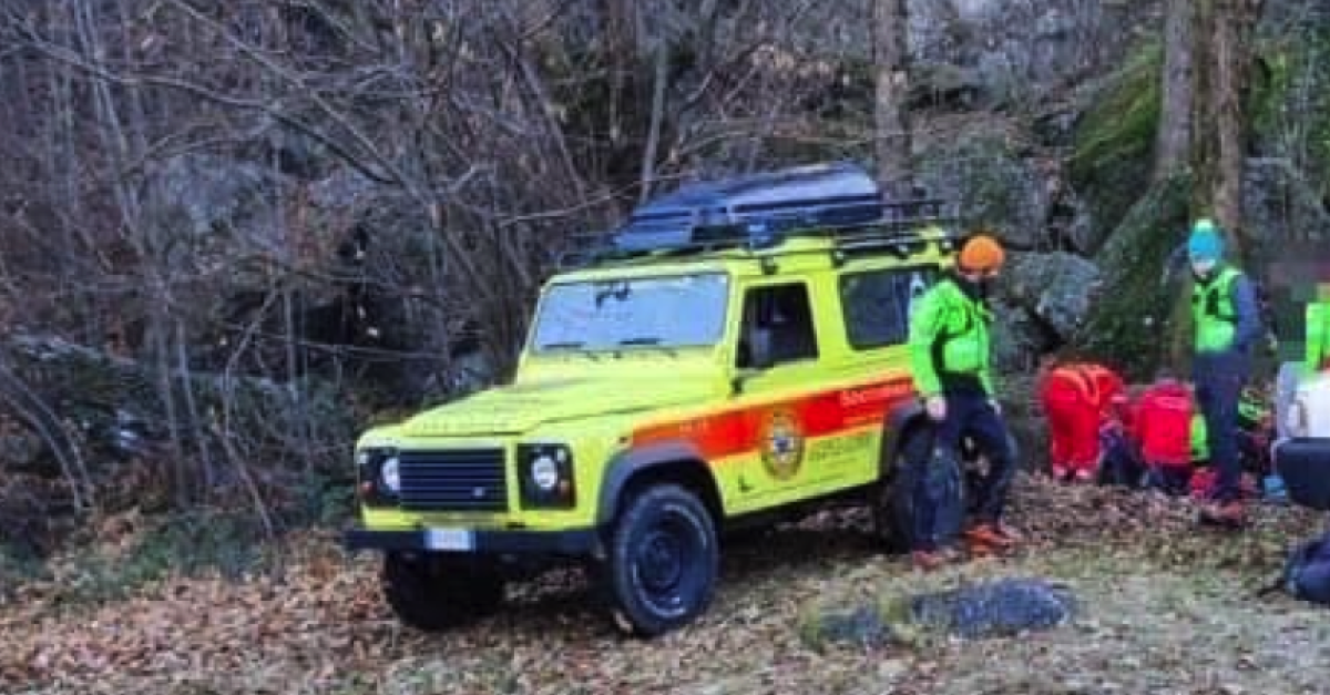 Si ribalta con il quad in una zona impervia: un uomo trasportato in ...