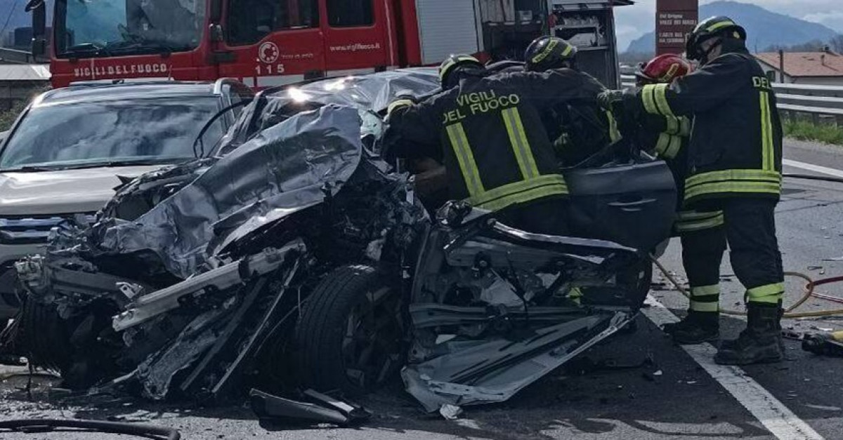 Schianto frontale con un camion, Mahmoud è morto a 24 anni incastrato ...