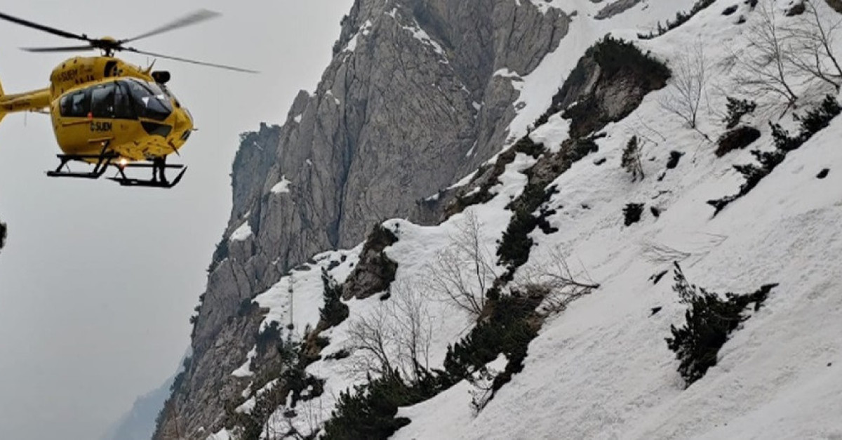 Scivola dalla parete innevata e precipita per oltre 100 metri durante ...