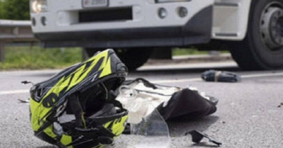 Finisce in moto contro un cantiere sulla strada: morto un uomo di 45 ...